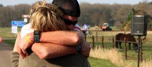 Marathon volbracht. Helemaal dood gegaan, Eindtijd 3u54min. Heel erg moe, maar zeer voldaan.