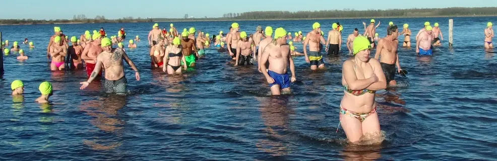 Waarom gaan mensen midden in de winter in het Gooimeer zitten?